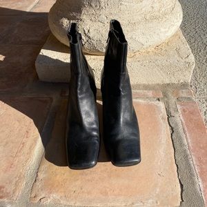 Nine West stylish black boots size 7.5